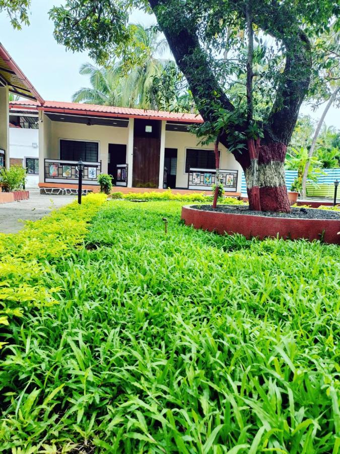 Hotel Happy Holiday Alibaug à Alībāg Extérieur photo