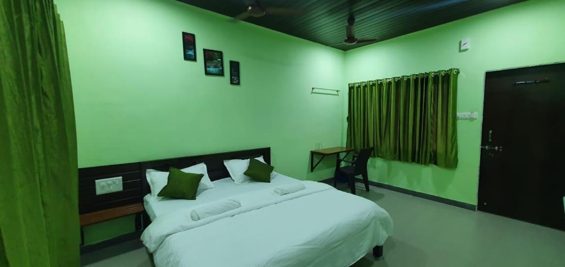 Hotel Happy Holiday Alibaug à Alībāg Extérieur photo