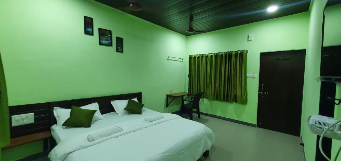 Hotel Happy Holiday Alibaug à Alībāg Extérieur photo
