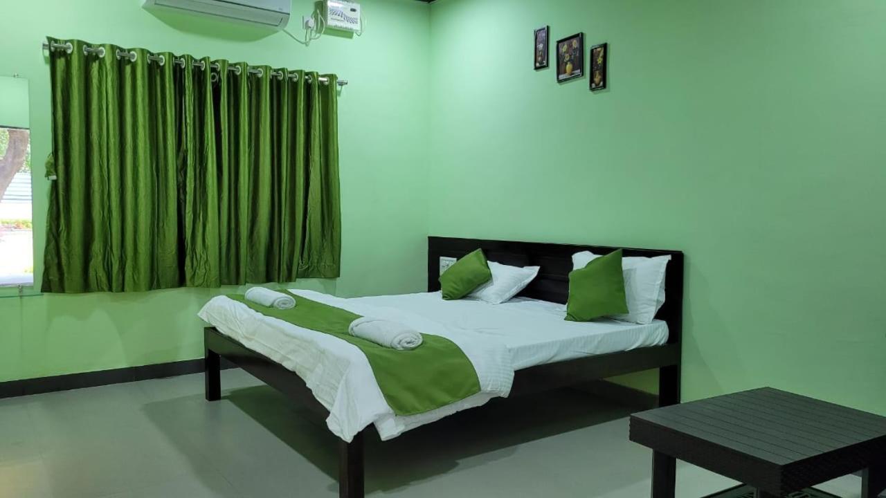 Hotel Happy Holiday Alibaug à Alībāg Extérieur photo